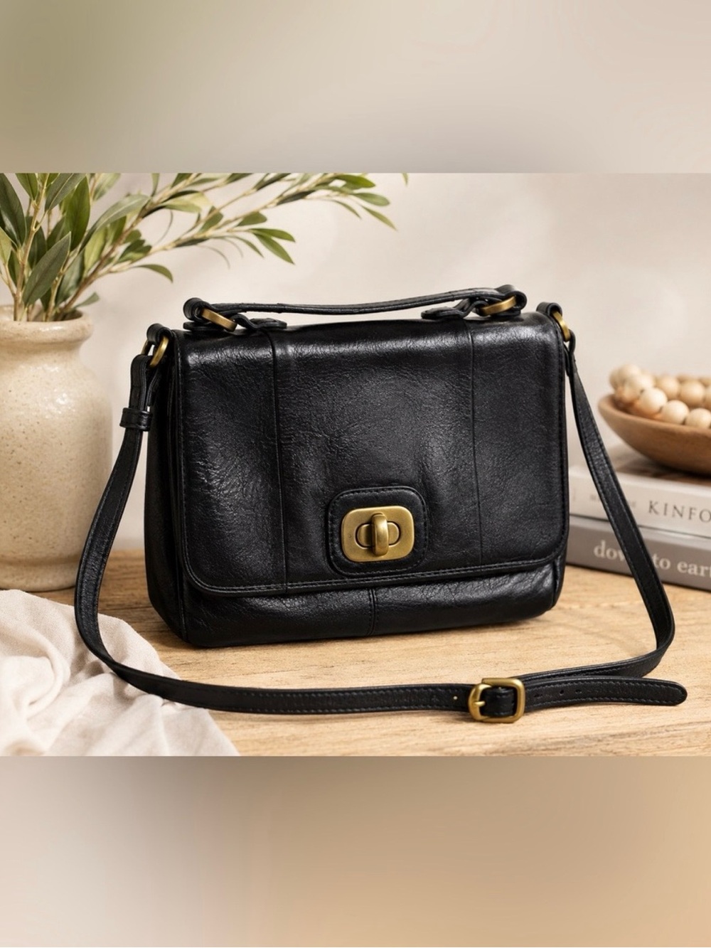 Hobo International Black Leather Crossbody Bag - Timeless Style - Picture 2 of 11
